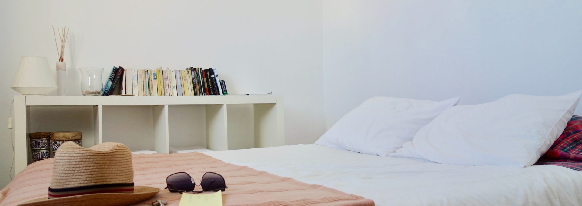 white and brown bedspread