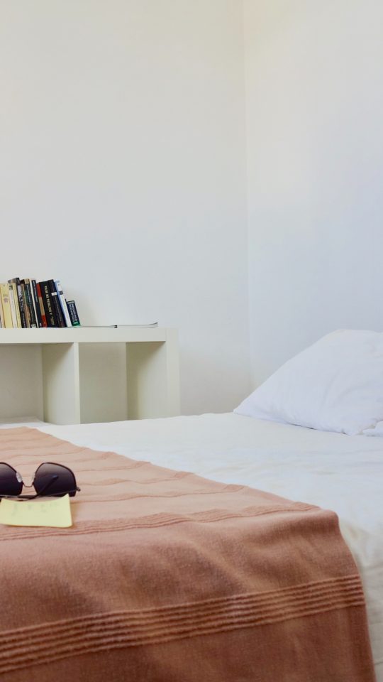 white and brown bedspread